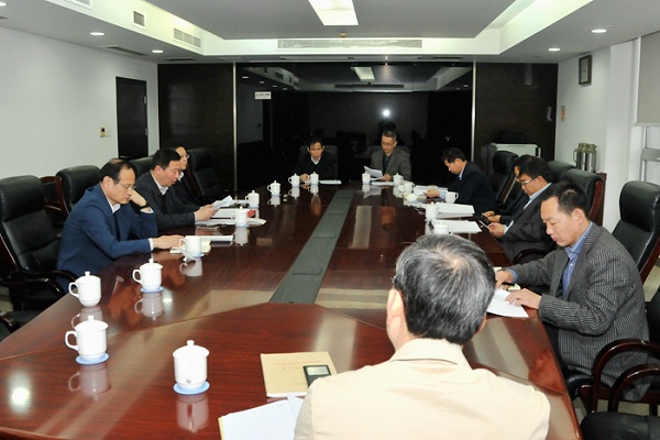 省住房城鄉(xiāng)建設(shè)廳黨組書記顧小平主持召開廳黨組會議，專題學(xué)習(xí)黨的十八屆六中全會精神